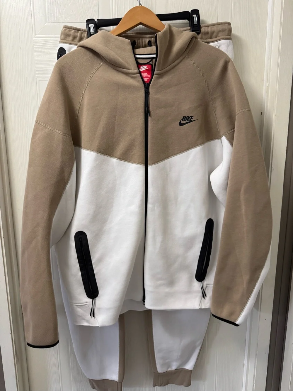 Nike Men’s Tan & White Colorblock Full-Zip Performance Jacket